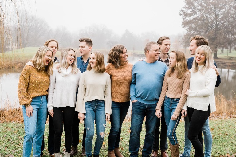 Large Kirkwood family at Des Peres Park | St. Louis Family Photography